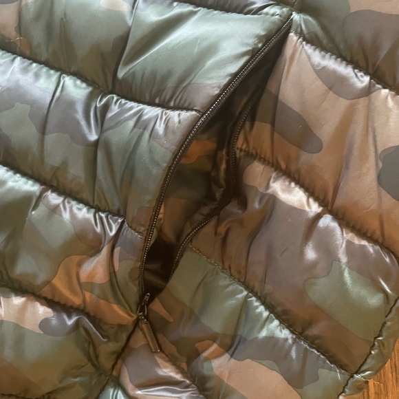 Padded Lightweight Jacket - Picture 3 of 4